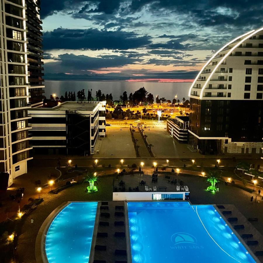 Four Season Apartment Batumi Ngoại thất bức ảnh